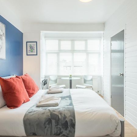 Private Room 4 With Kitchenette By Cb Stays No Minimum Stays CBG Εξωτερικό φωτογραφία