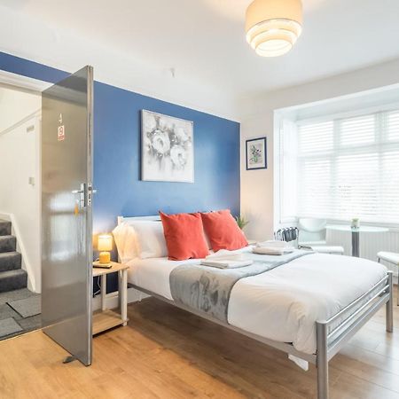 Private Room 4 With Kitchenette By Cb Stays No Minimum Stays CBG Εξωτερικό φωτογραφία