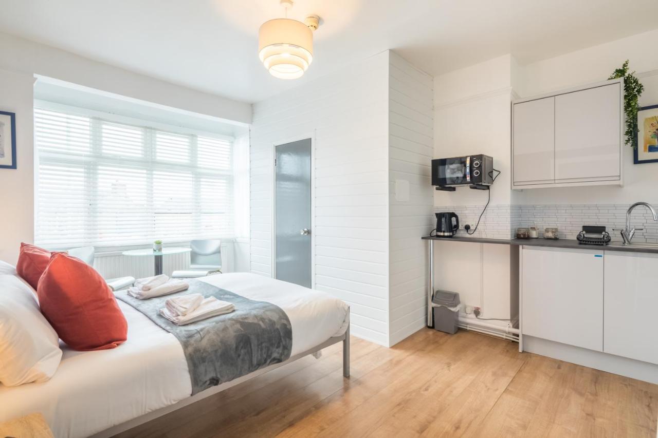Private Room 4 With Kitchenette By Cb Stays No Minimum Stays CBG Εξωτερικό φωτογραφία
