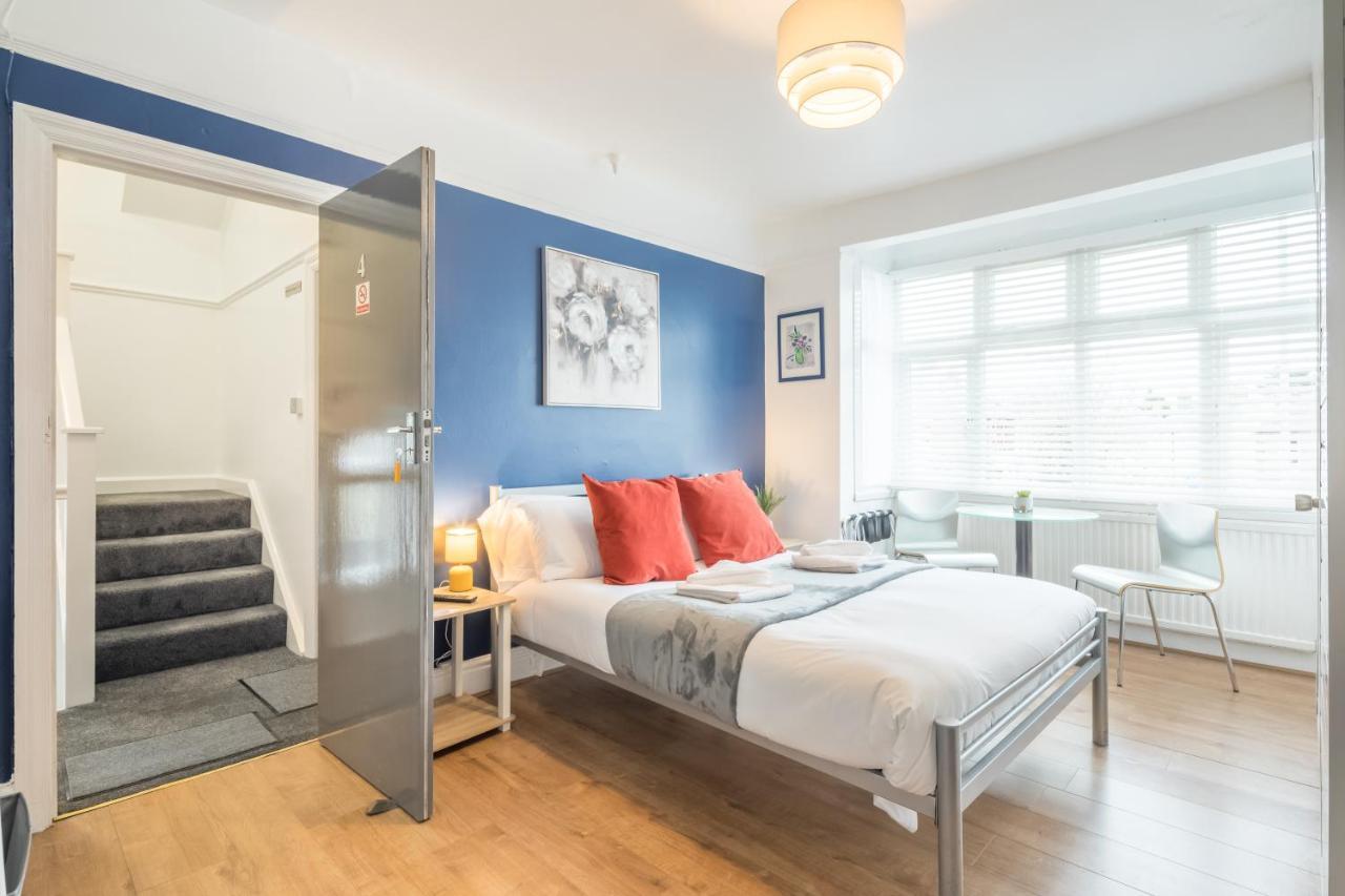 Private Room 4 With Kitchenette By Cb Stays No Minimum Stays CBG Εξωτερικό φωτογραφία