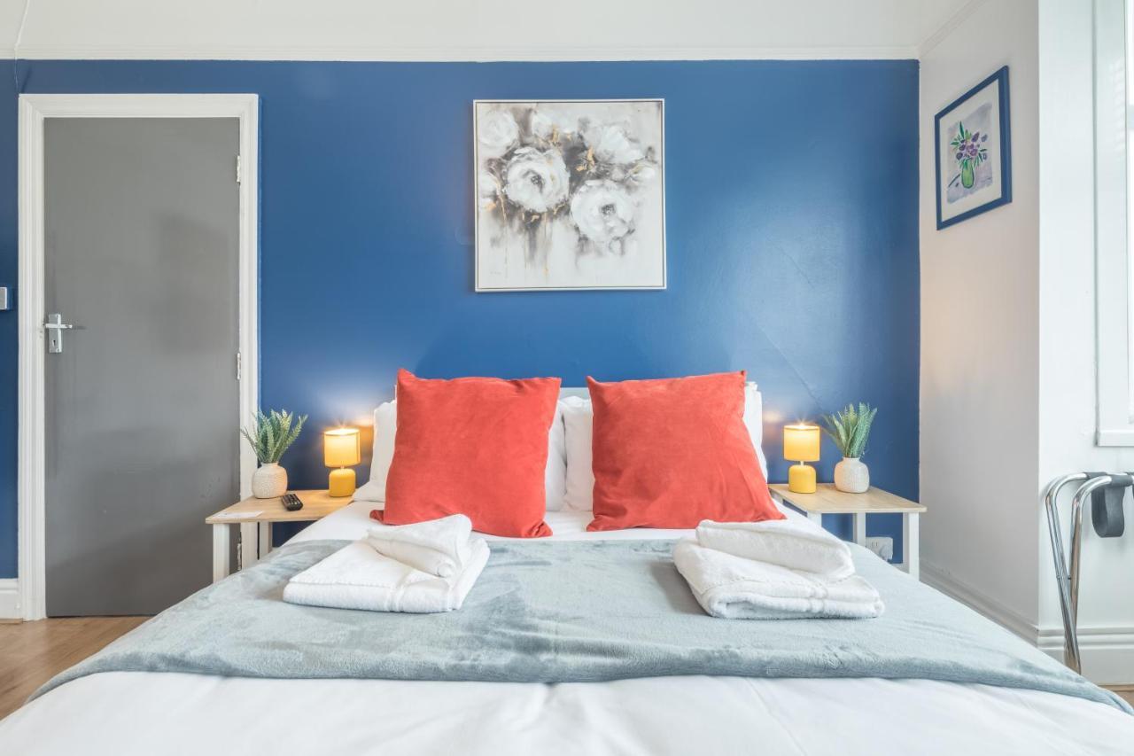 Private Room 4 With Kitchenette By Cb Stays No Minimum Stays CBG Εξωτερικό φωτογραφία