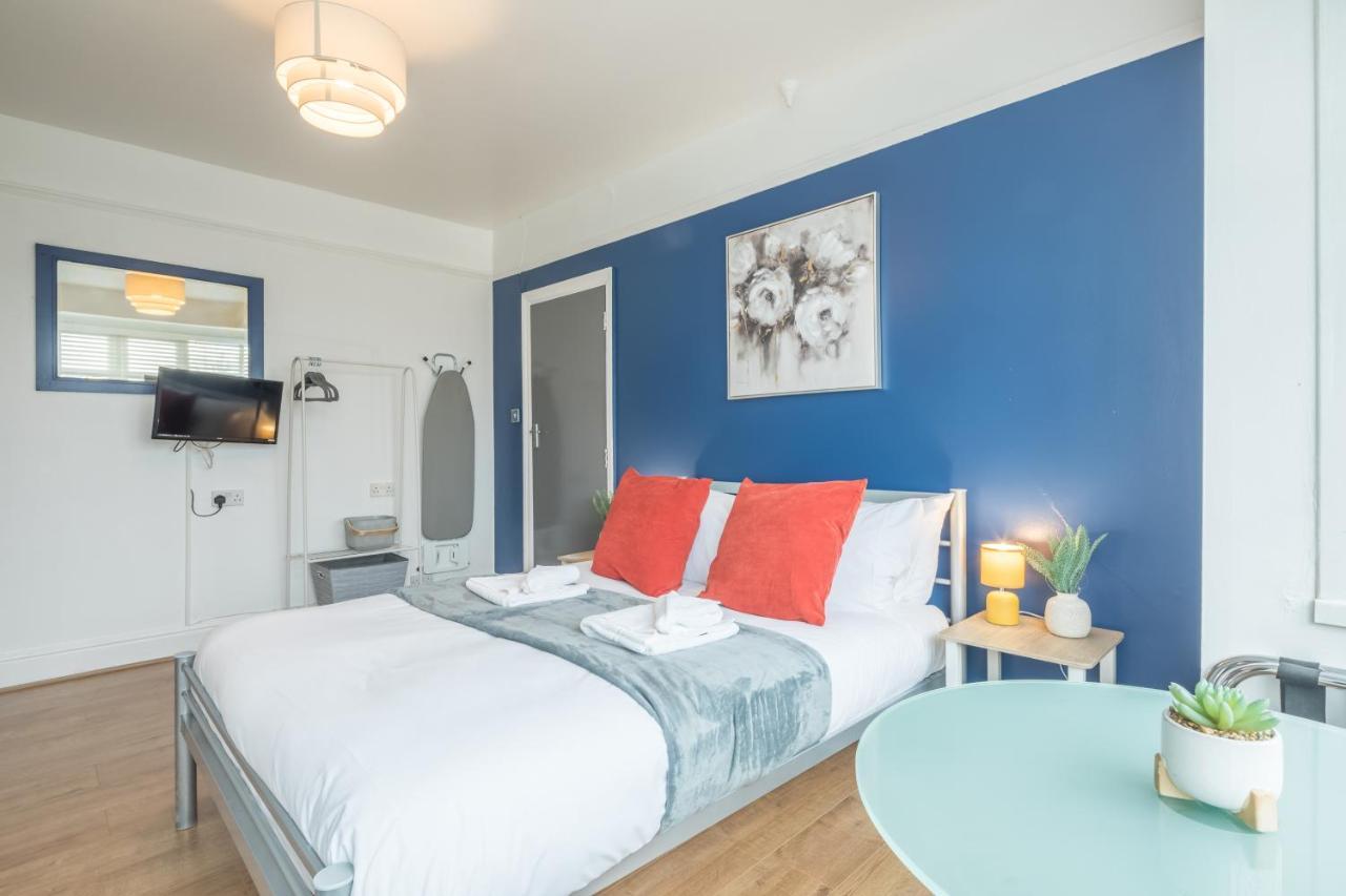 Private Room 4 With Kitchenette By Cb Stays No Minimum Stays CBG Εξωτερικό φωτογραφία